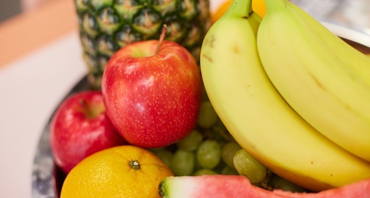 leefstijlcoaching amersfoort_fruitschaal met diverse soorten fruit: Gezonde gewoontes: eet gevarieerd